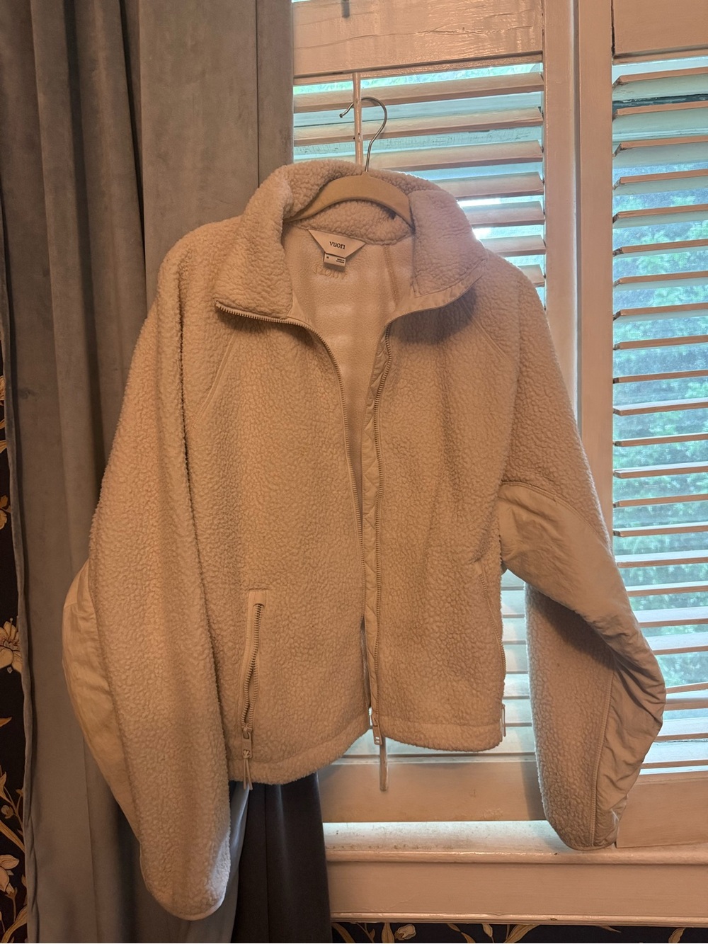 Vuori Alpine Jacket in Bone